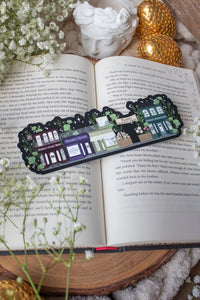 ACOTAR A Walk in Velaris Bookmark is an imagined velaris scene with fake shops like Nesta's bookstore, Elain's community garden (with only flowers in it), Feyre's Art Academy, Rhysand's Tattoo Parlor, and the Suriels Cloak Shop/ Tea Room. Inspired from A Court of Mist and Fury by Sarah J. Maas.