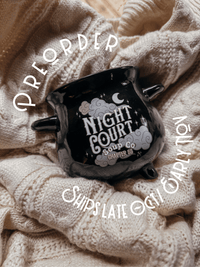 This ACOTAR Night Court Soup Co - Chapter 55 Soup Mug is black and shaped like a cauldron with the text across the front / center. It has a 22oz capacity, so she's big babes. Inspired by A Court of Thorns and Roses by Sarah J Maas