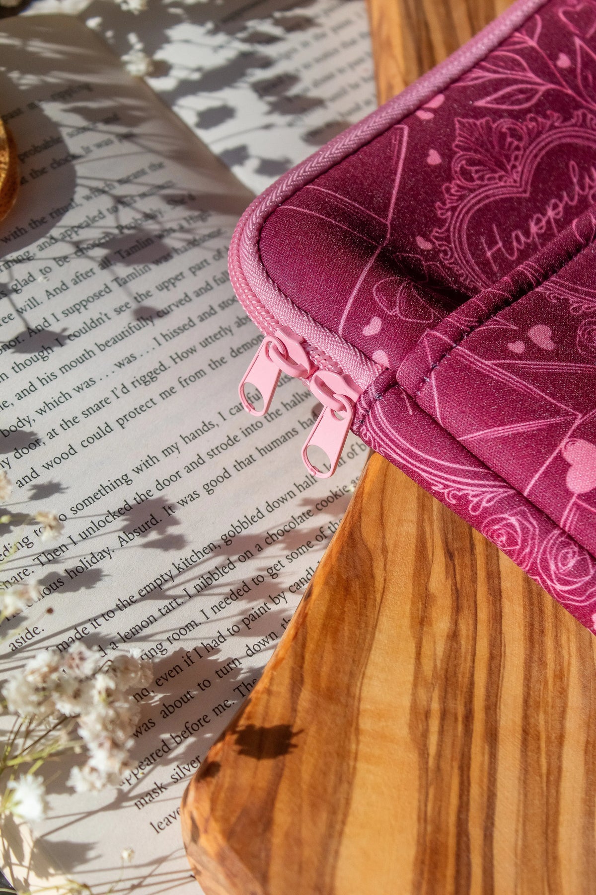 Neoprene E-Reader Sleeve | Love Story