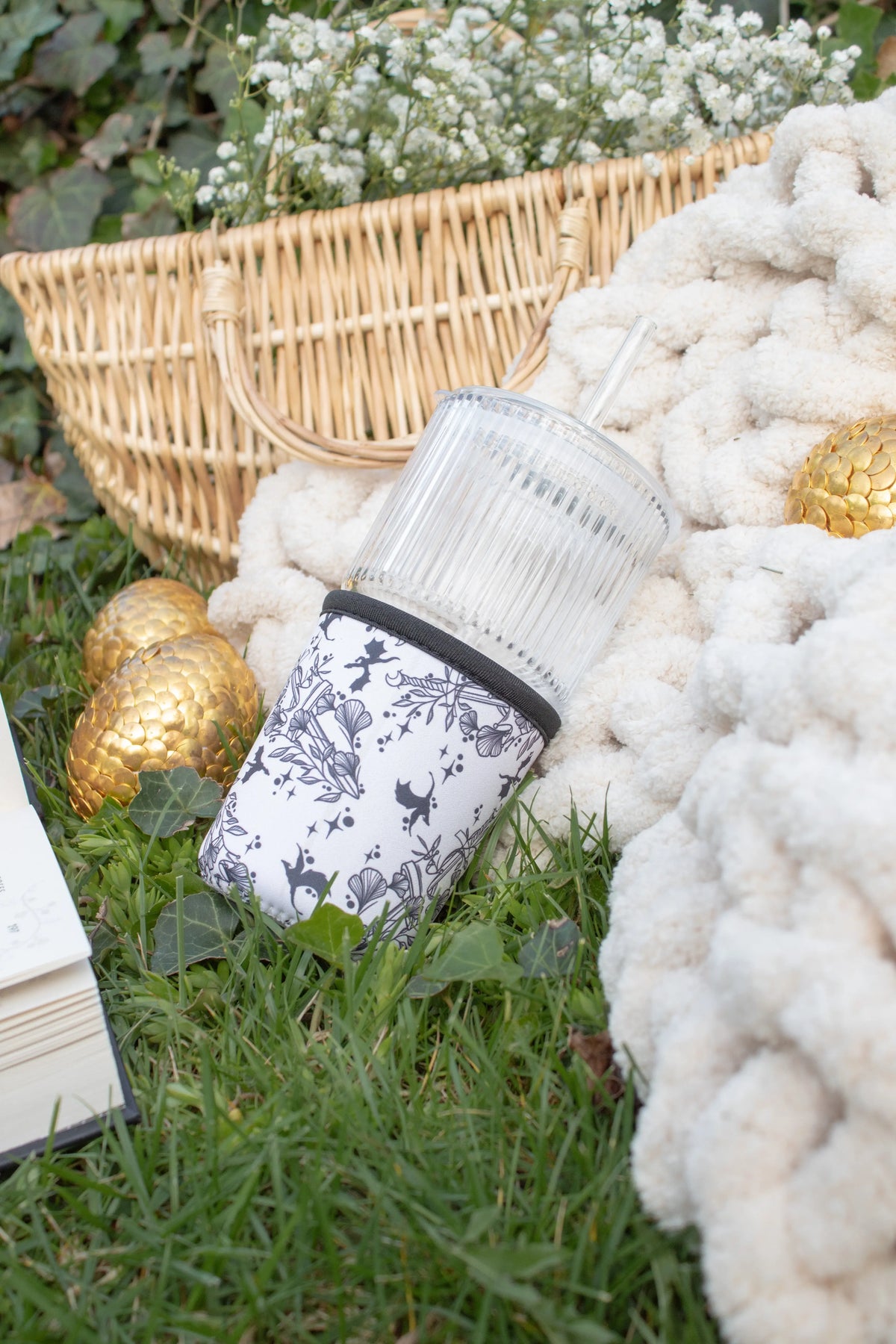 16oz Neoprene Drink Sleeve | Ivory Swords