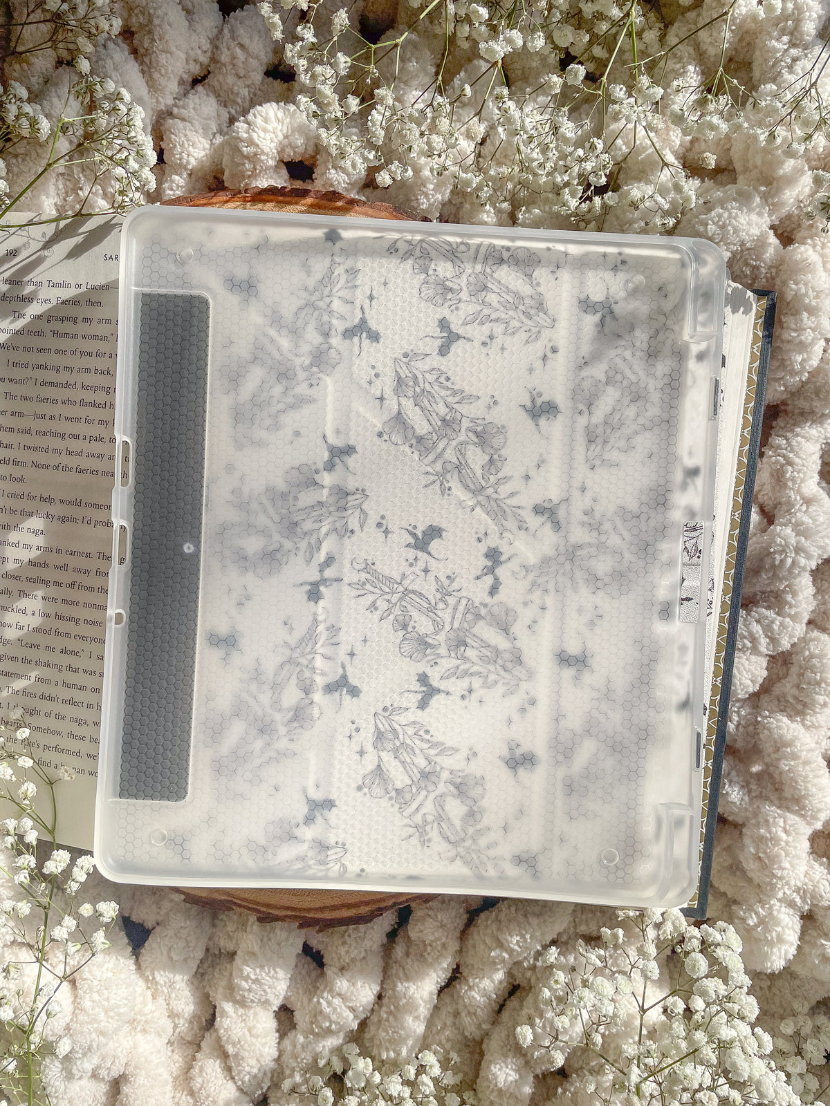 Ivory Swords | Kindle Scribe Case