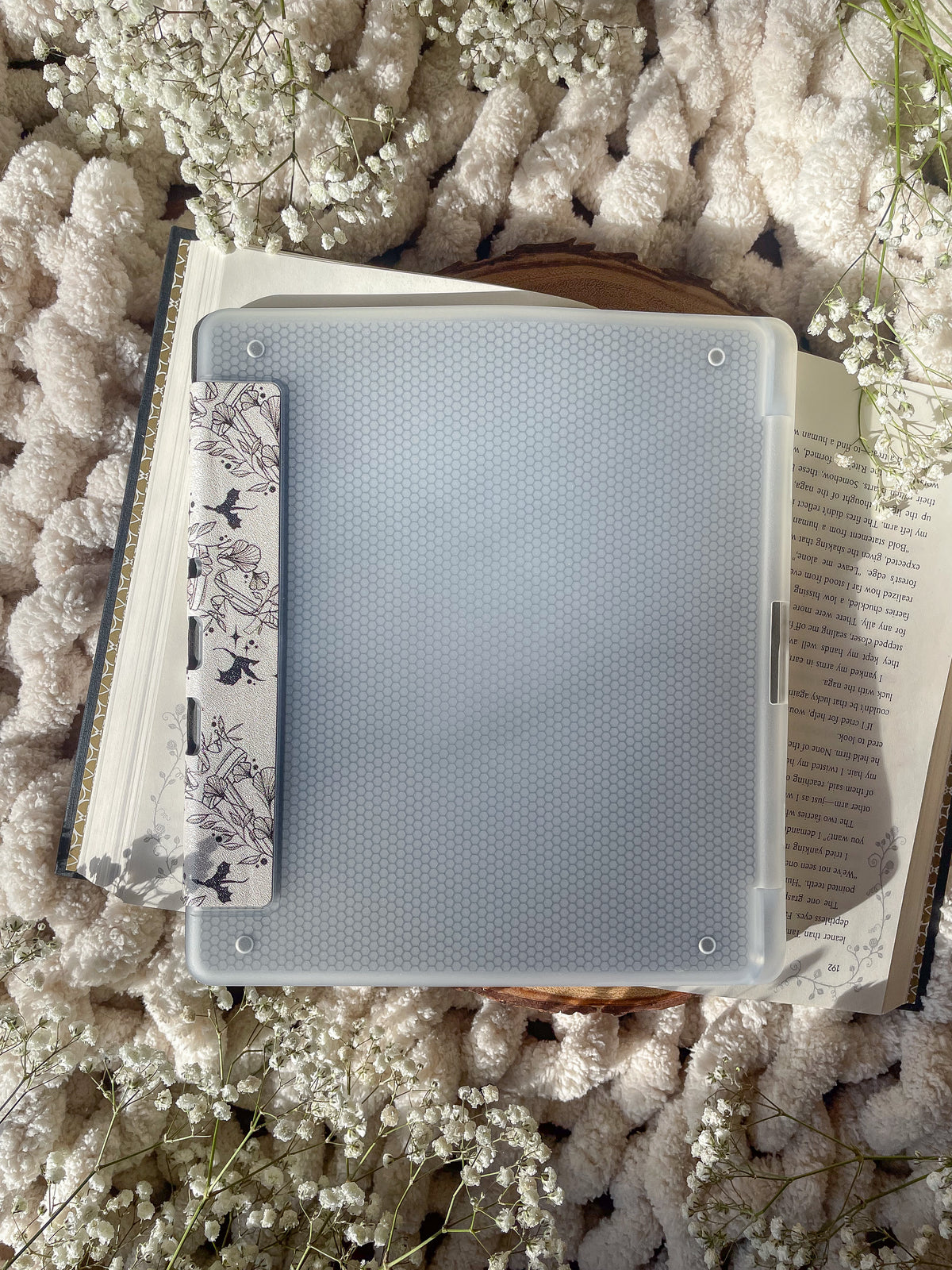 Ivory Swords | Kindle Scribe Case