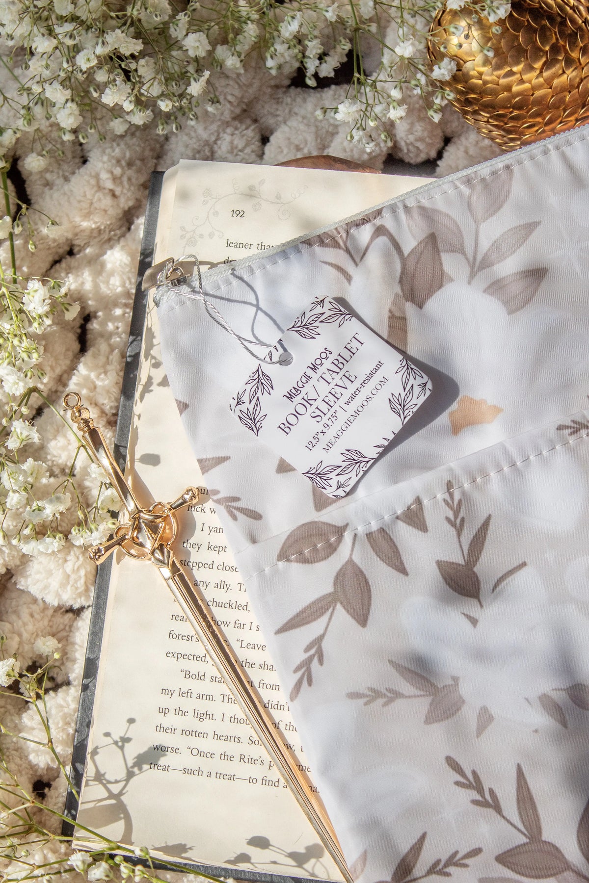 Water-Resistant Extra Large Book Sleeve | Magnolias