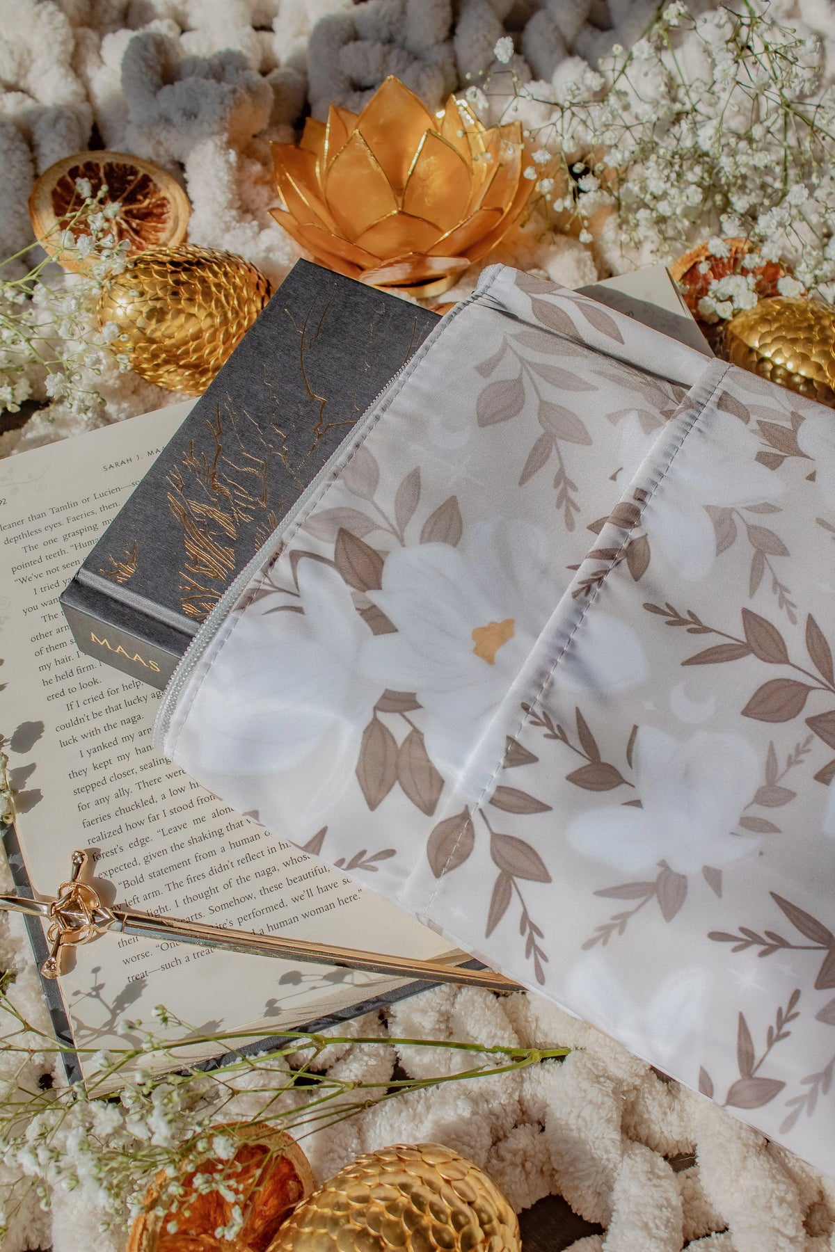 Water-Resistant Extra Large Book Sleeve | Magnolias